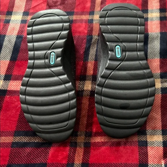 Elegant Black Women's Shoes - Picture 3 of 4